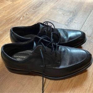 Size 9 men’s dress shoes